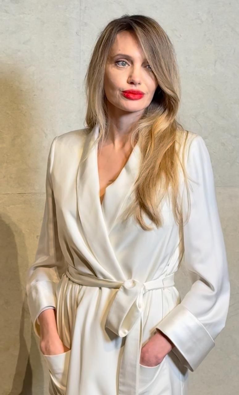 Неудачная пластика или болезнь? Поклонники обсуждают последние фото Анджелины Джоли